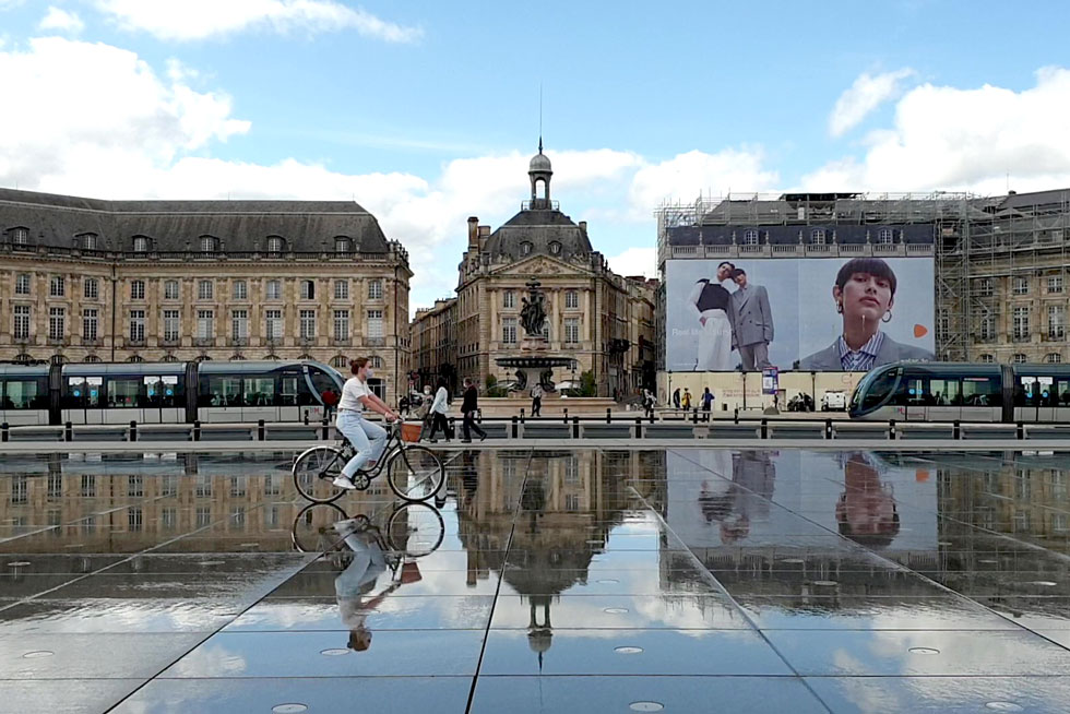 Fabuleuse architecture de la place de la Bourse et le miroir d'eau - Villa Victor Louis