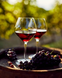 Two,Glasses,Of,Red,Wine,On,A,Wooden,Barrel